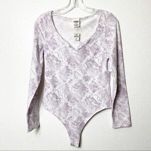 PINK Victoria's Secret Light Purple Snakeskin Longsleeve Bodysuit Size Medium
